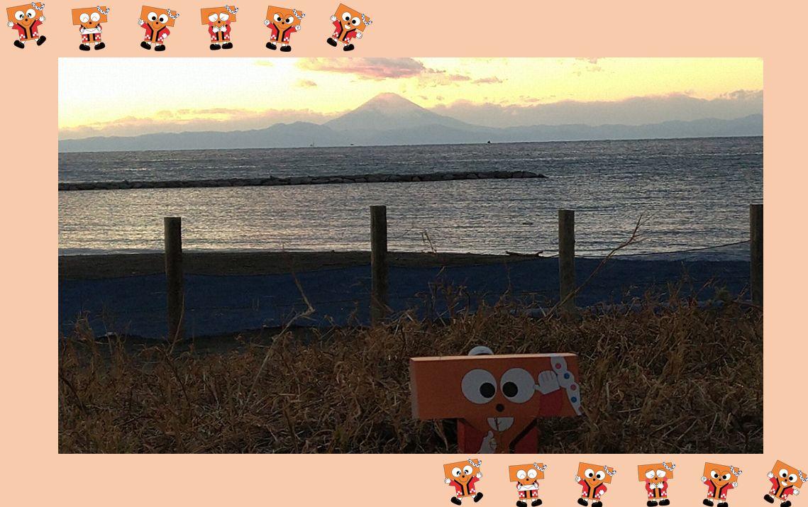 2020年最後の日、北条海岸に沈む夕日の向こうに富士山が見えました。コロナ禍で大変な１年だったけど、2021年はきっといい年になりますように！！