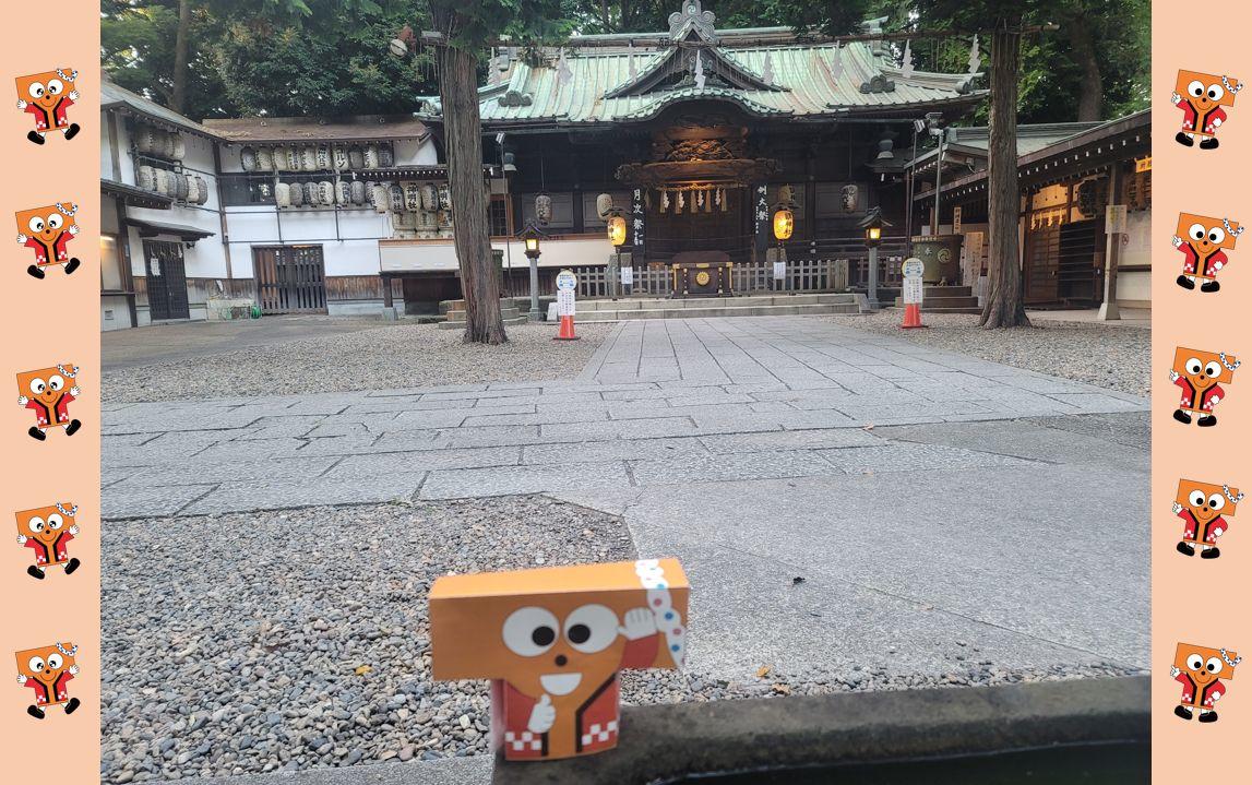 さいたま市「調(つき)神社」より。地元では「つきのみやさま」として親しまれています。月信仰の神社で日本で唯一鳥居の無い神社で、狛犬ならぬ狛兎が入り口で出迎えてくれます。この写真は本殿です。