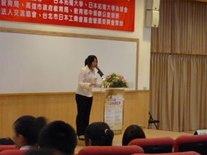 838_debate_img_2.jpg