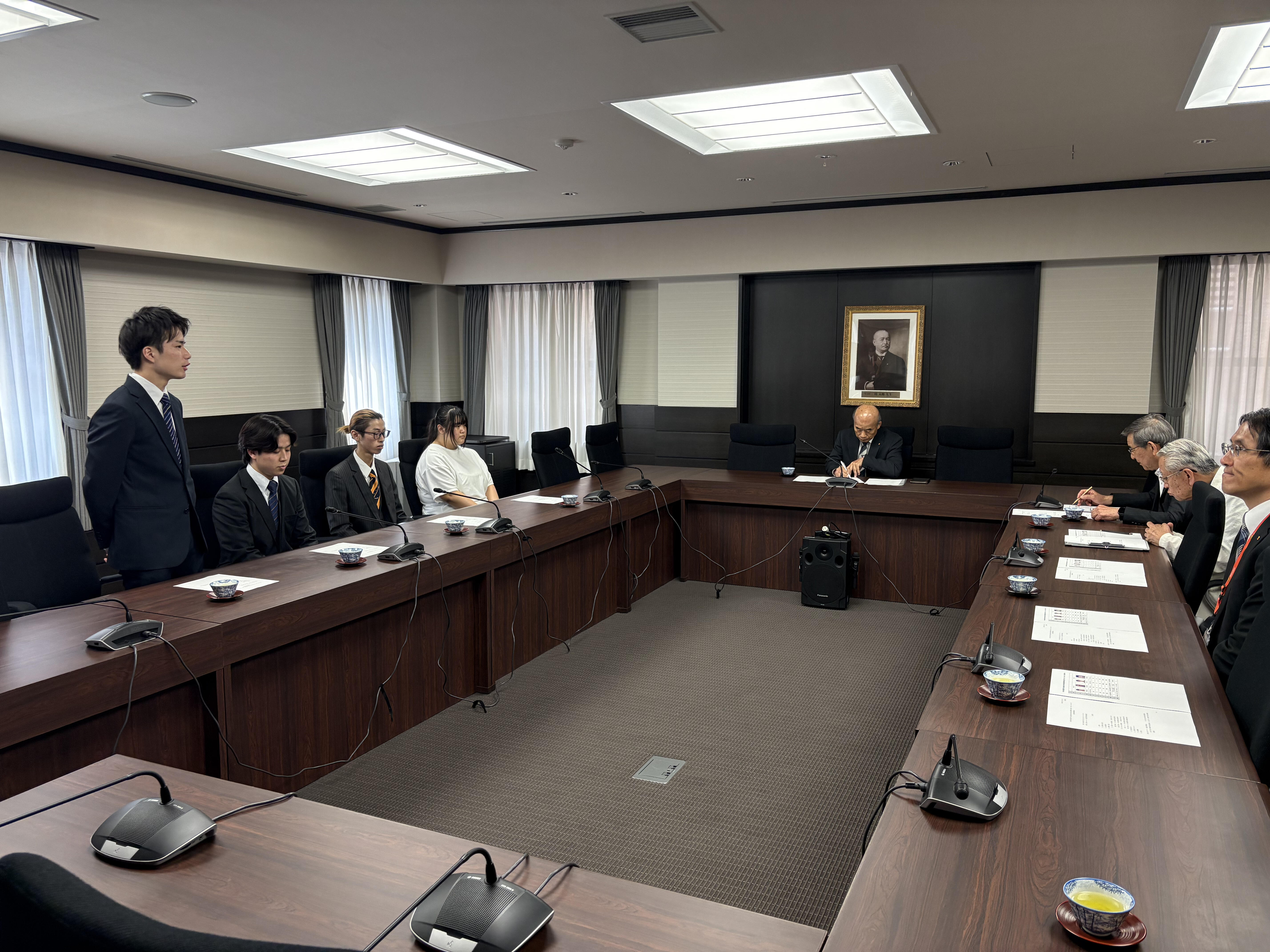 2.出発前懇談会の様子.jpg