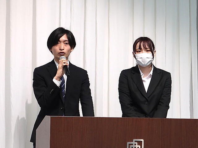 寺岡研究室 山﨑翔太さん(工学研究科修士2年)千野愛実花さん(情報工学科3年)