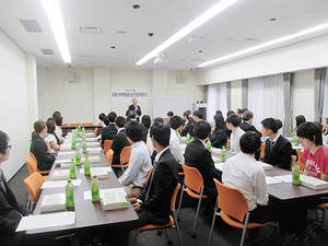 学習奨励金奨学生決定通知書授与式が開催されました