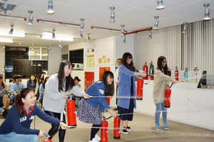 留学生寮の寮生が池袋防災館で防災訓練を受けました